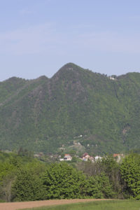 ostrc-dom-desno